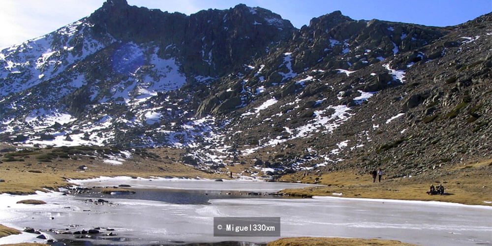 佩娜拉拉山峰，环谷和湖泊自然公园