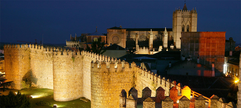 阿维拉（卡斯蒂利亚 - 莱昂）全景及其城墙 © Grupo Ciudades Patrimonio de la Humanidad de España