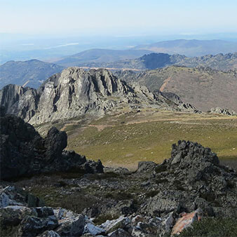 在维鲁埃卡斯·伊波勒斯·哈拉进行地质旅游