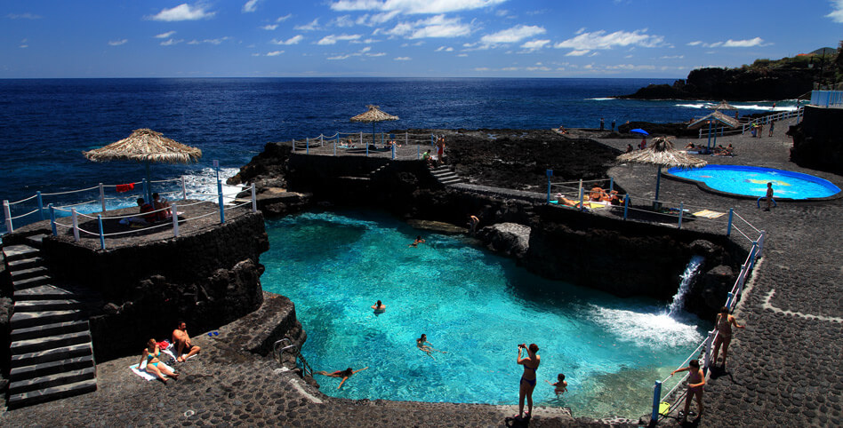 拉帕尔马岛的 Charco Azul © Van Marty