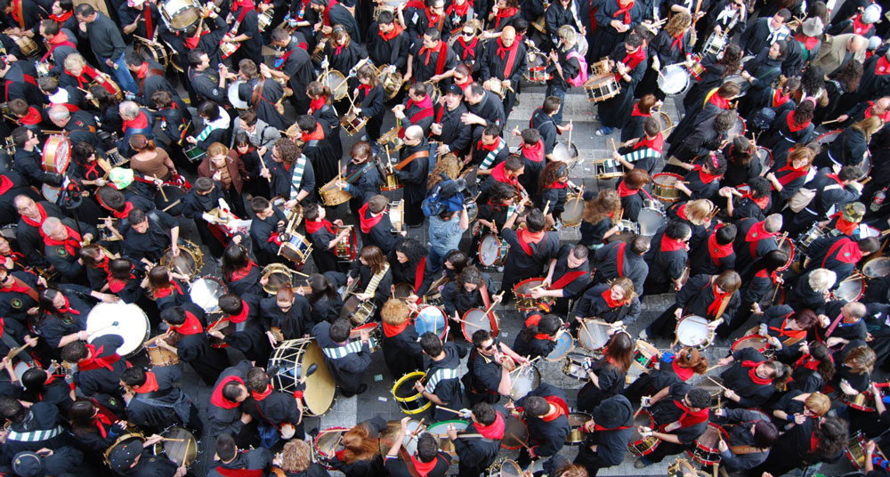 艾英的绑扎（Los Azotes）游行的鼓乐队 © Asociación Peñas Tamborileros Hellín