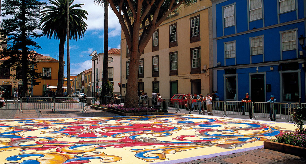 特内里费的San Cristóbal de la Laguna圣体节的鲜花地毯
