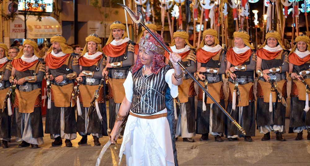 博凯伦特（瓦伦西亚）摩尔人和基督徒的庆祝游行 © Vicente Muñoz - Turismo de Ontinyent