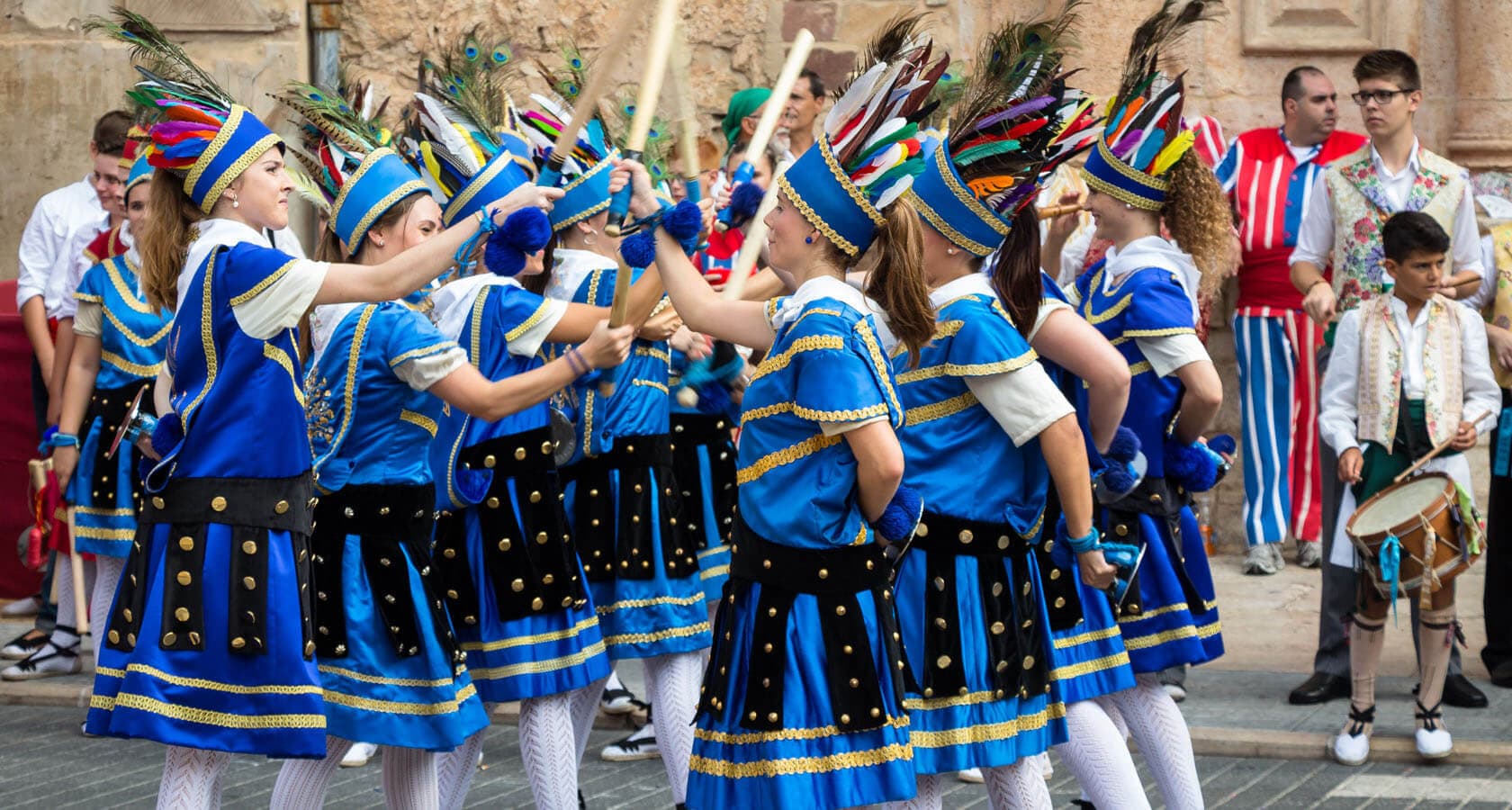 阿尔赫梅西（瓦伦西亚）健康守护神节的传统棍子舞蹈。 © Rafa Esteve