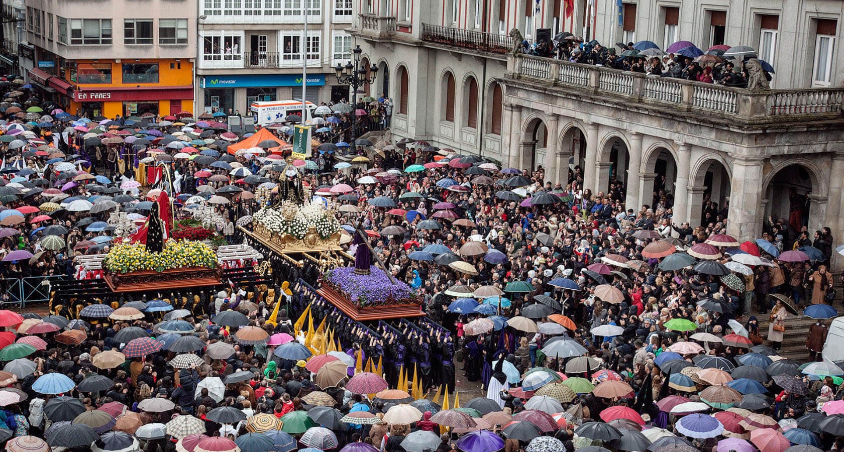 菲洛尔圣周游行。（拉科鲁尼亚） © Turismo de Galicia