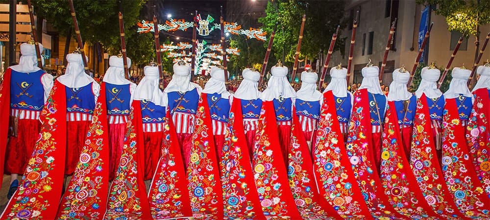 穆尔西亚摩尔人与基督徒节 © Federación de Moros y Cristianos de Murcia. Fotografía Luis Javier García