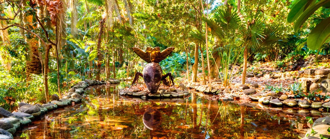 康赛普西翁植物历史园林（Jardín Botánico Histórico La Concepción）的雕塑