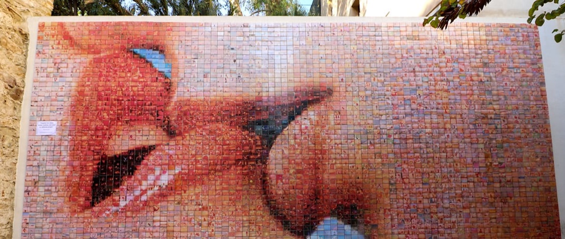 加泰罗尼亚-巴塞罗那的壁画《世界在每一个吻中诞生》 ©约翰