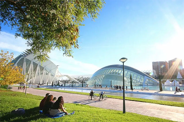 西班牙这座「欧洲最佳旅行城市」，低调太久！