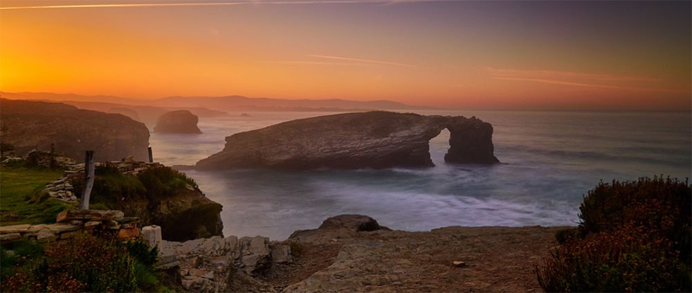 大教堂海滩日落时分，卢戈省