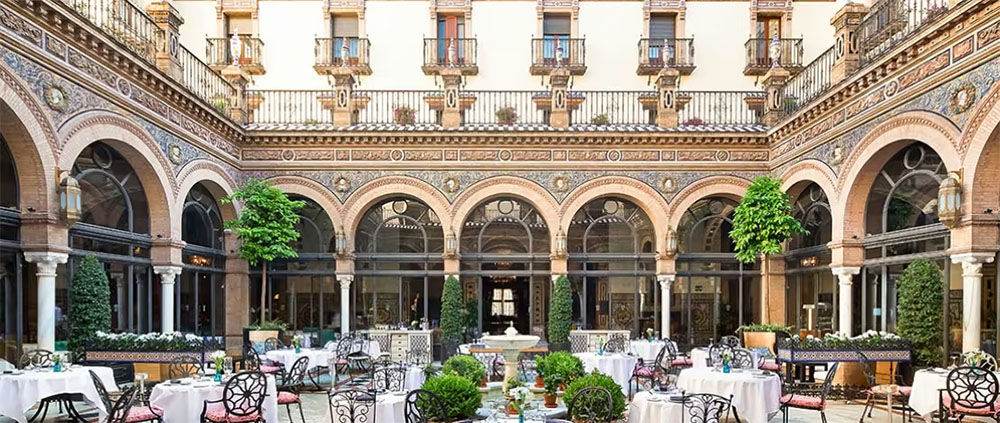 阿方索十三世豪华精选酒店庭院,塞维利亚 © Hotel Alfonso XIII